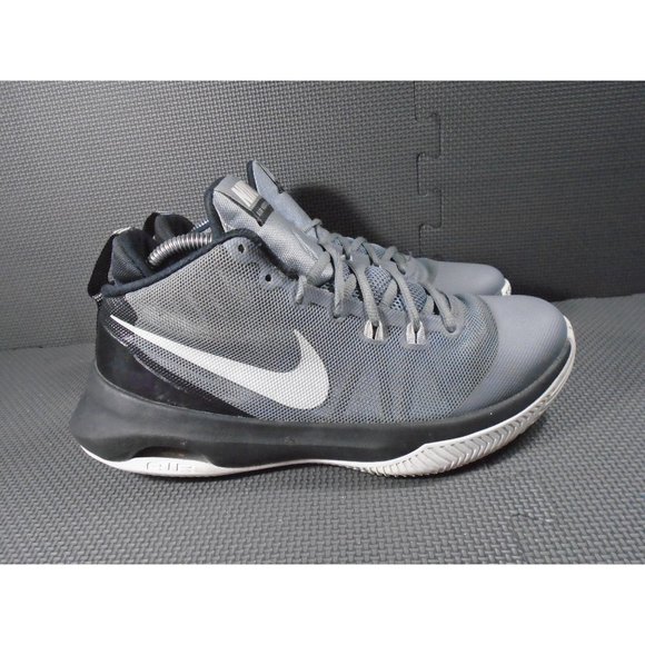 nike versatile basketball shoes